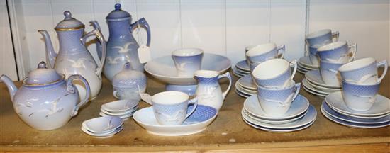 Bing & Grondahl Seagull and scale pattern tea and coffee service (51 pieces, 2 a.f)(-)